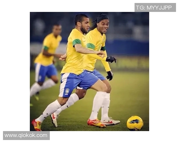 足球明星在转场时意外踩坏手机引发热议球迷纷纷围观争相拍照